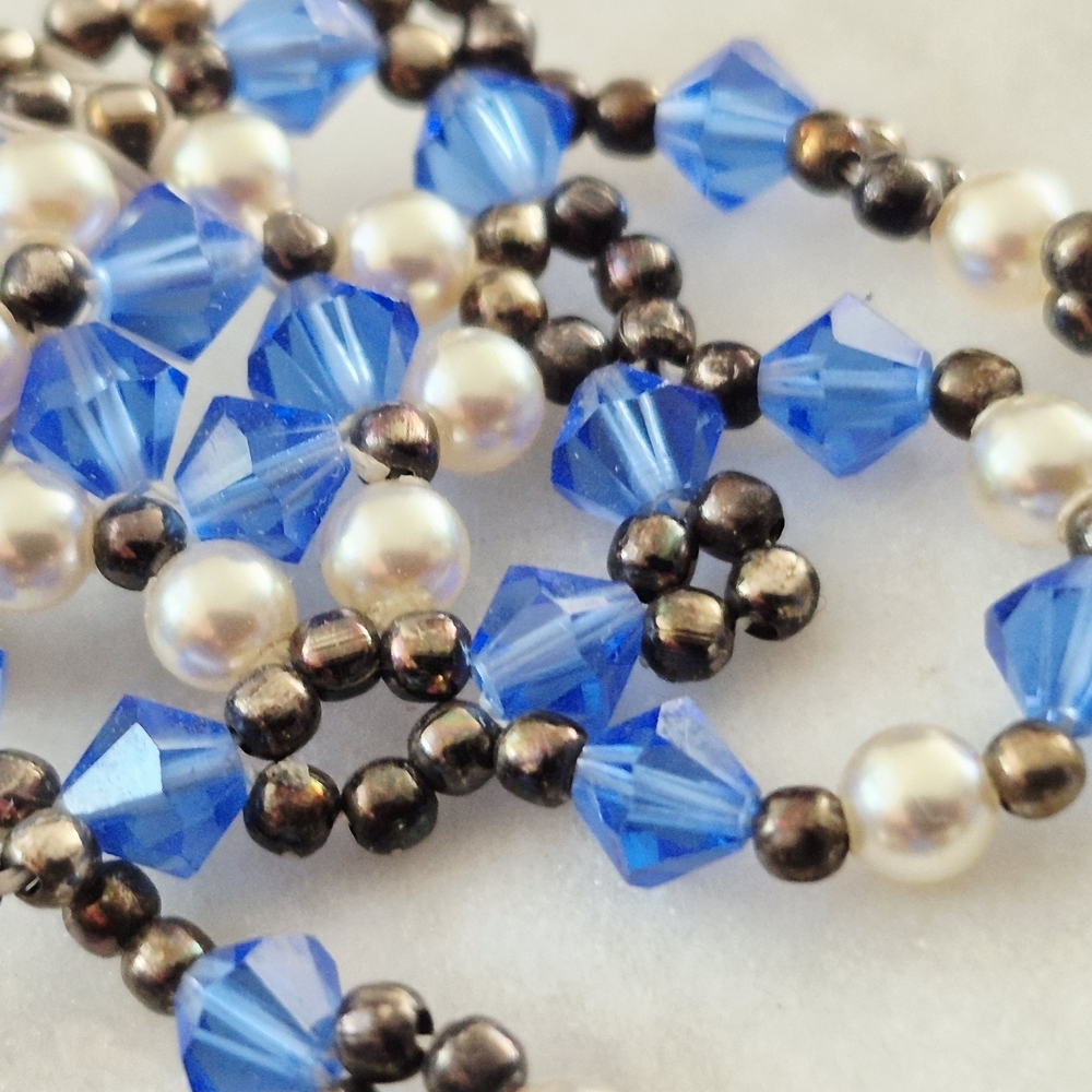 Blue and Silver Beaded Handmade brooch - Picture 8 of 10
